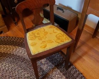 Vanity/Sewing chair so sweet