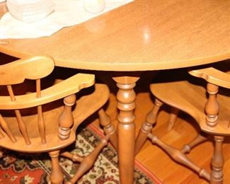 Really nice Kitchen/Casual Dining Table - has leaves - perfect laminate top.