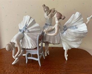 Lladro “Backstage Ballet” by Paula Marti 881/2500 paired with 5 Ballet Dancers on Bench approx 13.5”H by
19”L