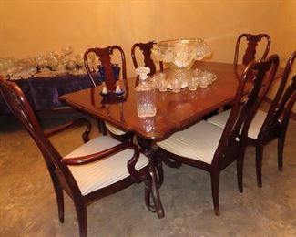 Mahogany Dining Table with  6 Chairs and 2 Leaves