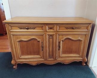 Solid Wood Buffet/Sideboard, by Metz, J. L. Furniture Co. USA. Two drawers felt lined for silverware, plus 2 side storage areas with shelves. Great condition! 53.5" wide, 34.25" tall, 21" deep.
