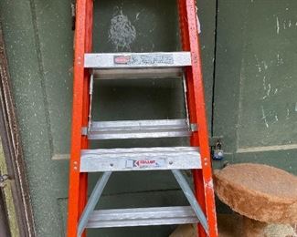 6ft Fiberglass Ladder
