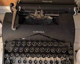 Vintage Typewriter- Carona