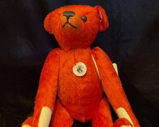 $175.00
Teddy Bear 1912 Replica Red
EAN 408793
16” Mohair
LE 234/1000
With box and COA 