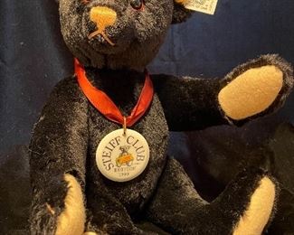 $75.00
Club Replica 1912 Teddy Bear with growler EAN 420160
13” Mohair 
LE  5581/9000
With box no COA