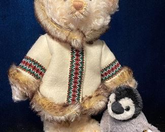 $190.00
Teddy bear Eskimo with penguin
EAN 037139 Mohair 
LE 36/1500
With box and COA 