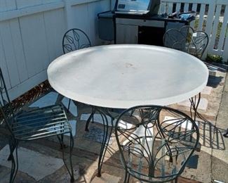 Outdoor table (round)