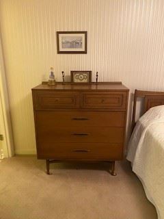 Broyhill Sculptra- mid century modern chest of drawers