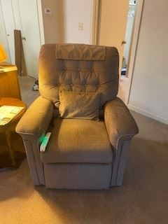 Pride Lift chair, purchased in 2018, rarely used. Like new! Medium size.