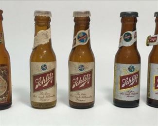https://www.ebay.com/itm/124716985279	TM0001 VINTAGE SALT AND PEPPER SHAKERS SCHLITZ AND FALSTAFF
