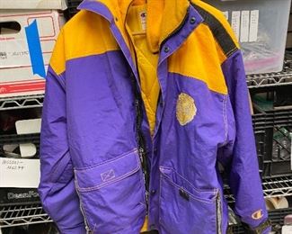 https://www.ebay.com/itm/114806429705	TM9411 Vintage Champion L LSU Jacket Coat Local Pickup		Auction
