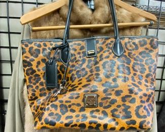 TM9410	https://www.ebay.com/itm/124723343905	TM9410 Dooney & Bourke Vintage Shoulder Bag Purse Local Pickup		Auction
