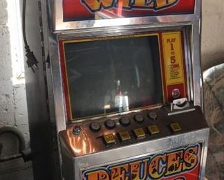 Electronic Slot machine, Turns on powers up