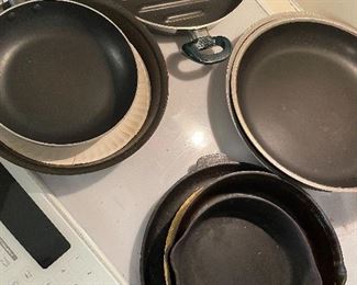 Frying pans, kitchen items