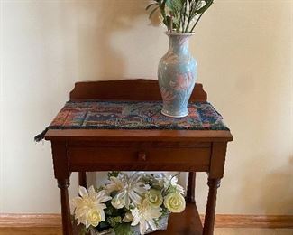 Cute table, flowers