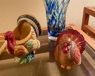 Vase, turkeys