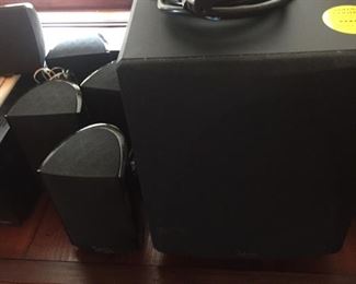 Speakers-surround sound