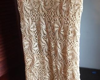 fantastice hand crocheted table cloth