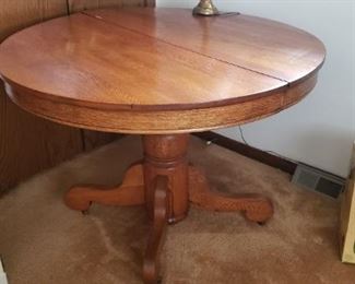 42" round antique table