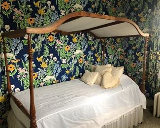 Children's twin canopy bed