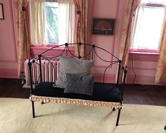 Iron day bed/settee