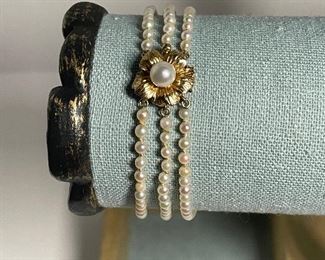 vintage 14k and pearl bracelet - price 150 dollars - 6 7/8 inches in length 