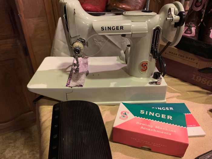 White Singer Featherweight Sewing Machine W/Case...works well