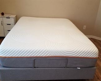 adjustable TempurPedic Bed