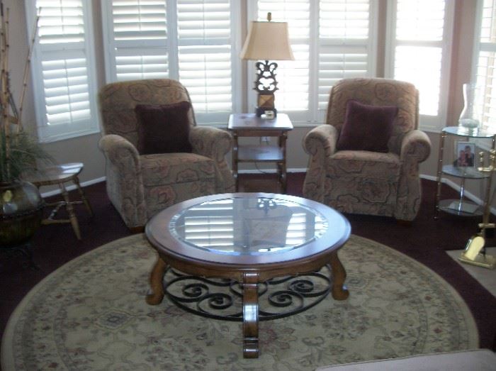 Lazyboy recliners, coffeetable,  92" round  rug