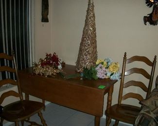 table, 2 chairs, floral 