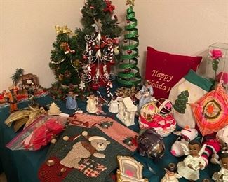 Assorted Christmas Decor'