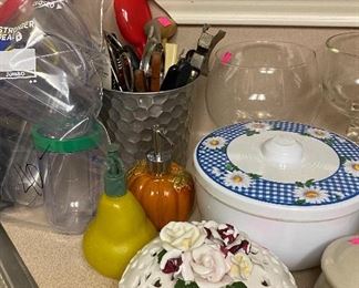 Assorted Kitchen Items, Utensils
