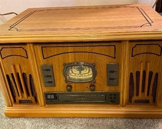 Reproduction of Stereo Phonograph/CD Player/Radio