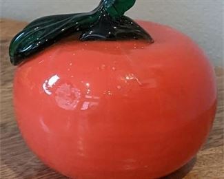 Lot 026
Italy Murano Glass Apple Paperweight