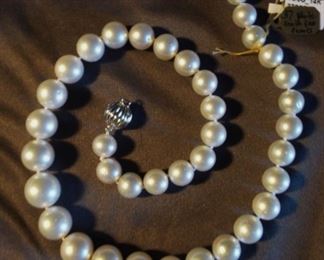 WhitePearls