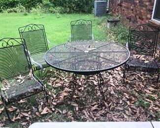 Set of 4 wrought iron chairs.  // One table