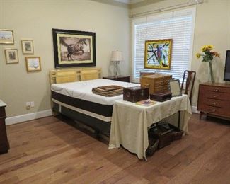 Like new queen mattress set - Simmons Beautyrest