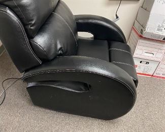 Comfy leather electric recliner W-32 D-42 H-40 $150