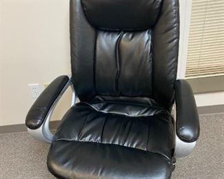 Black adjustable/tilt desk chair w/arms 45X26 $50