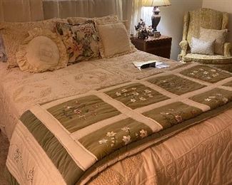 Pretty bedding - queen bed