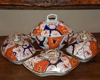 37. 19th ROYAL CROWN DERBY Porcelain Set in the Imari Taste