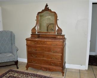 292. Victorian Chest of Drawers with Mirror