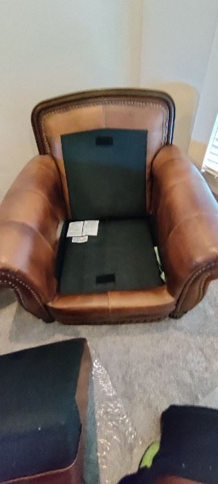Upper Design & Features of Leather Chair