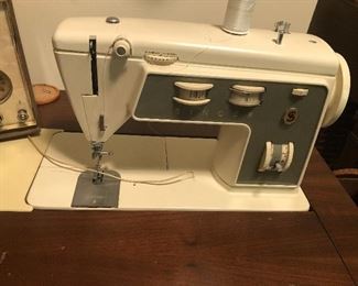 Singer 774 sewing machine 