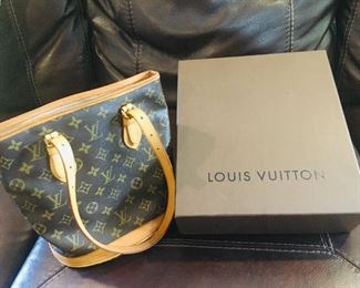 Like new Louis Vuitton small bucket bag. 