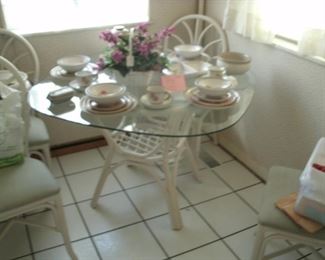 Rattan kitchen set w/glass top and 4 chairs
