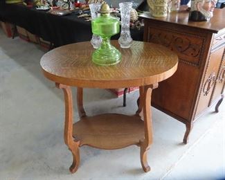 Antique Oval Side Table in Tiger Stripe Oak