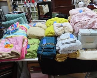 Linens - Sheets - Bedspreads