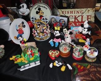 Disney Water Globes - Figurines