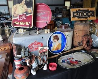 Vintage Beer Memorabilia - Pearl Metal Cooler - Serving Trays  